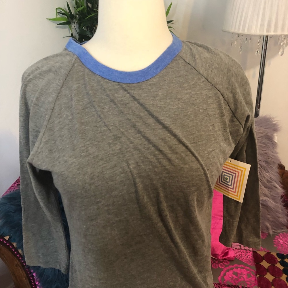 LULAROE (BRAND NEW WITH TAGS) 3/4th Sleeve - Picture 4 of 4